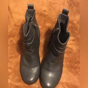 JustFab faux leather grey boots. Pristine condition size 9